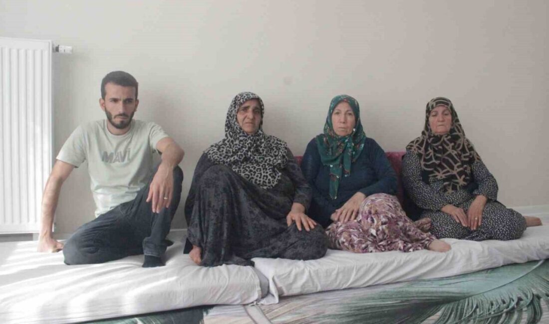 Şanlıurfa’nın Eyyübiye ilçesinde 63 yaşındaki İbrahim Halil Yüksekyayla’nın evinin önünde
