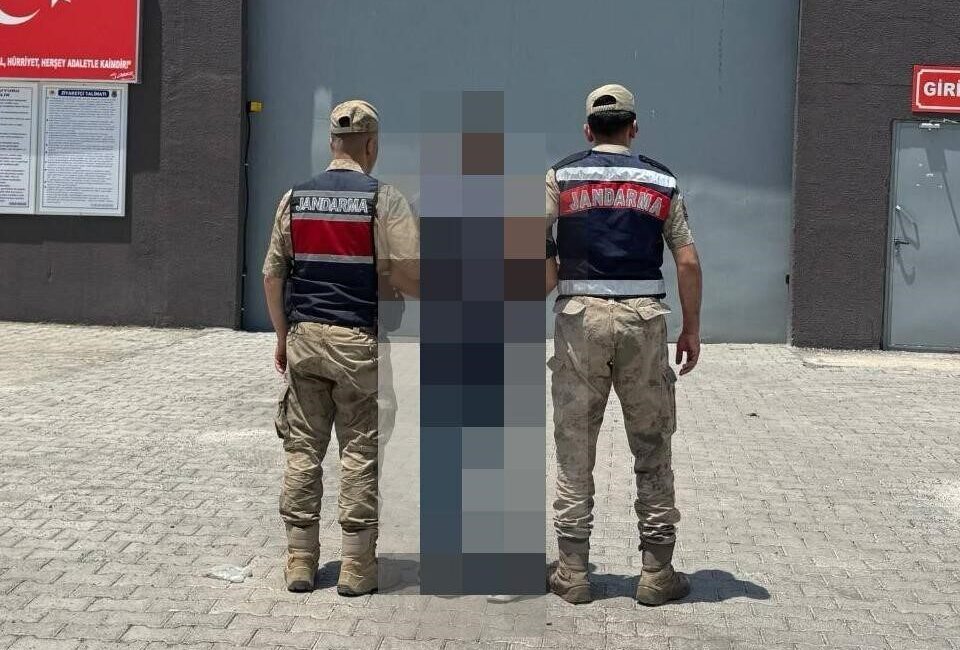 Şanlıurfa’nın Karaköprü ilçesinde, uyuşturucu ticareti suçundan aranan ve hakkında 7