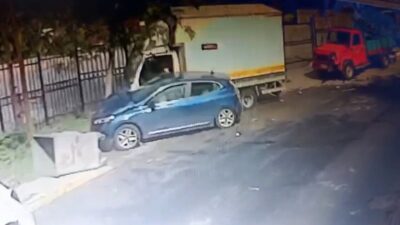 İstanbul Sarıyer ilçesinde, freni boşalan bir kamyonet sürücüsü park halindeki