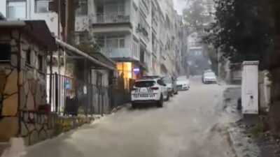Sarıyer ilçesinde meydana gelen şiddetli yağışlar sonucunda yollar su altında