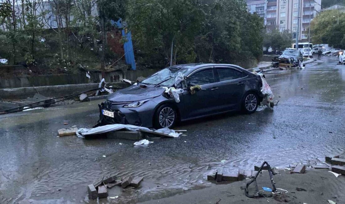 Sarıyer Ayazağa bölgesinde meydana gelen şiddetli yağışın etkileriyle cadde üzerindeki