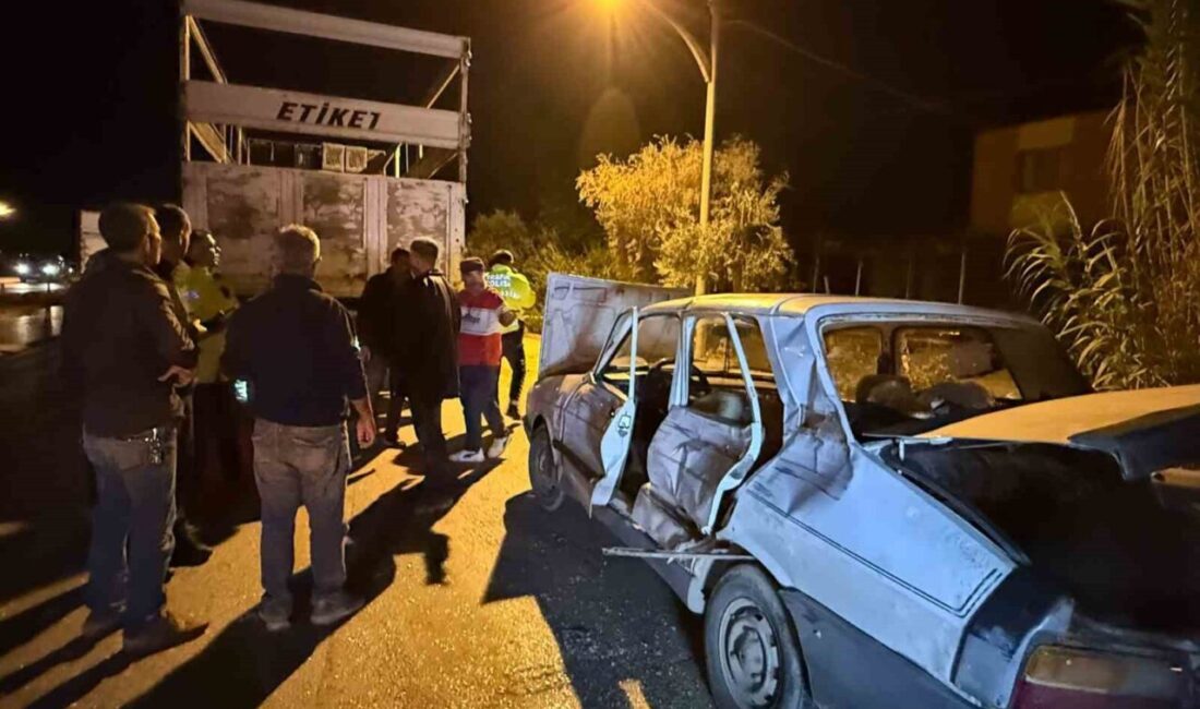 Antalya’nın Serik ilçesinde meydana gelen bir trafik kazasında, bir otomobil