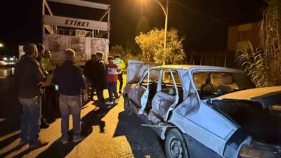 Antalya’nın Serik ilçesinde meydana gelen bir trafik kazasında, bir otomobil