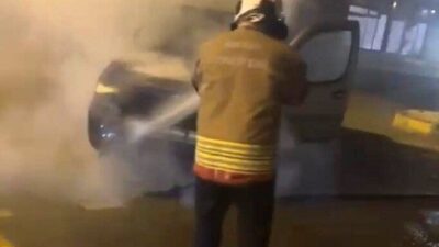 Hatay’da seyir halindeyken alev alan bir FİAT marka hafif ticari