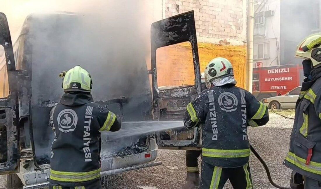 Denizli ilinin Pamukkale ilçesinde meydana gelen araç yangını, hızlı bir