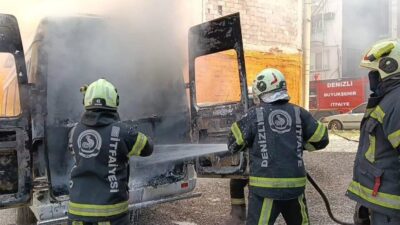 Denizli ilinin Pamukkale ilçesinde meydana gelen araç yangını, hızlı bir