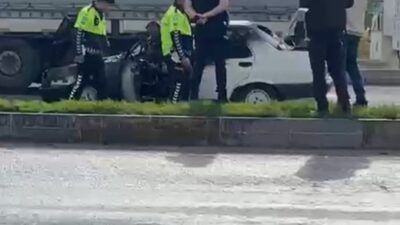 Konya’nın Karapınar ilçesinde seyir halindeki bir otomobilde çıkan yangın, korku