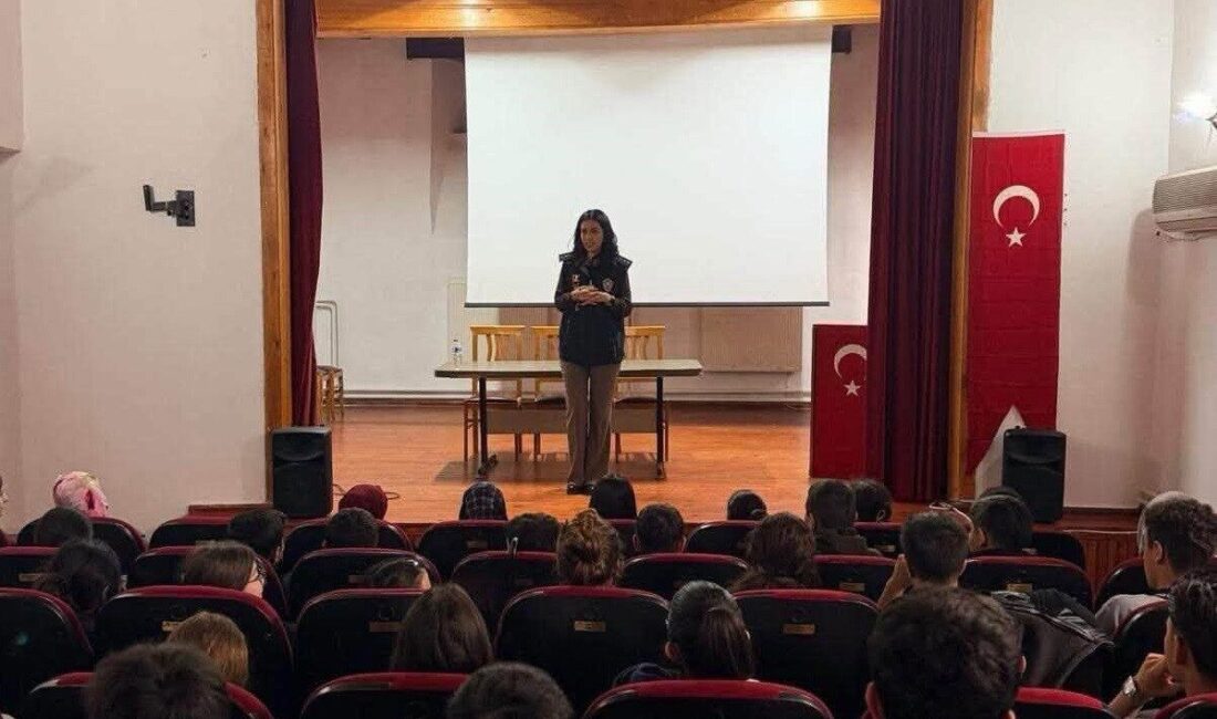Erzincan’da SİBERAY Programı kapsamında 329 öğrenci ve öğretmene siber güvenlik,