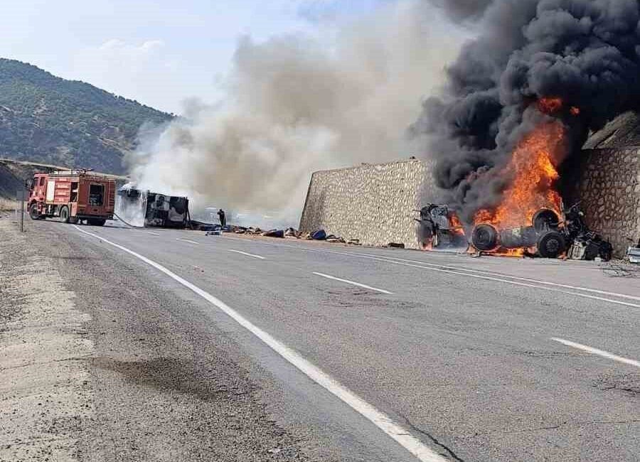 Siirt-Baykan karayolunda meydana gelen trafik kazasında iki tırın çarpışması sonucu