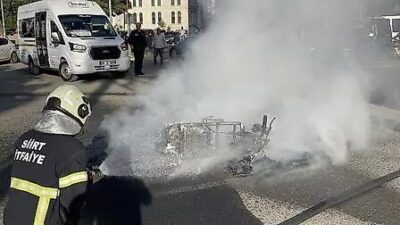 Siirt’te meydana gelen trafik kazasında, hafif ticari araç ile motosiklet