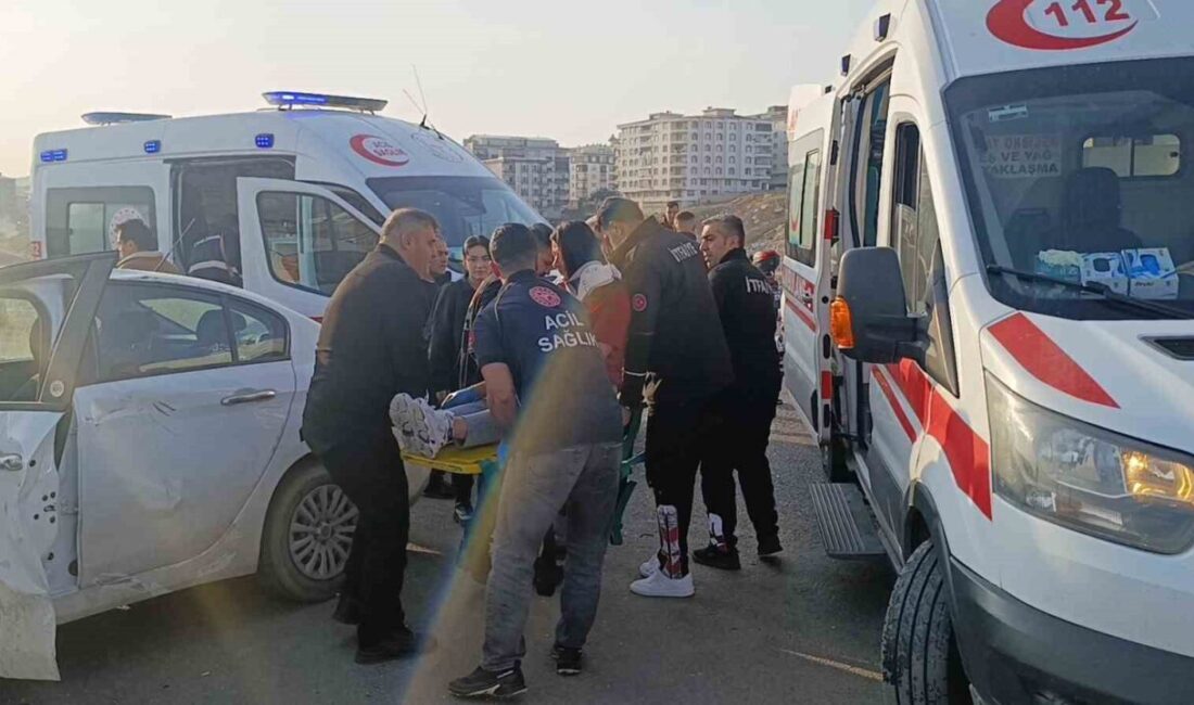 Siirt’te otomobil ile motosikletin çarpıştığı kazada 2 kişi yaralandı. Edinilen