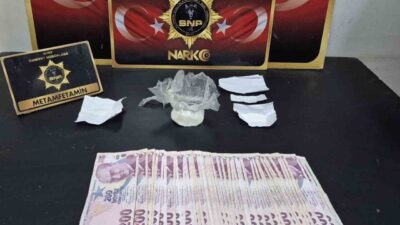 Siirt’te narkotik polisleri tarafından sokak satıcılarına yönelik düzenlenen operasyonda 4