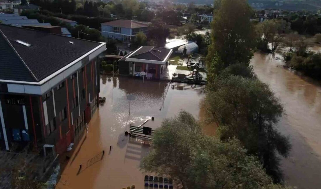 İstanbul’da etkili olan şiddetli yağışın ardından Şile Kumbaba Mahallesi’nde yaşanan