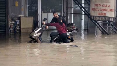 Silifke ilçesinde sabah saatlerinde meydana gelen şiddetli yağışlar sele sebep