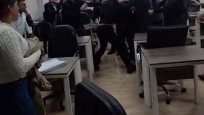 Silopi ilçesine bağlı Şırnak Belediyesi’nin aylık meclis toplantısı sırasında çıkan