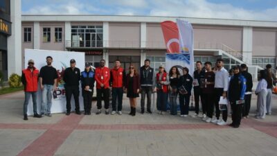 Sinop İl Emniyet Müdürlüğü personeli, üniversite öğrencilerini bilgilendirmek amacıyla gerçekleştirilen