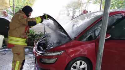 Sinop’ta bir sürücünün evinin önünde aracını yıkarken, aracı bir anda