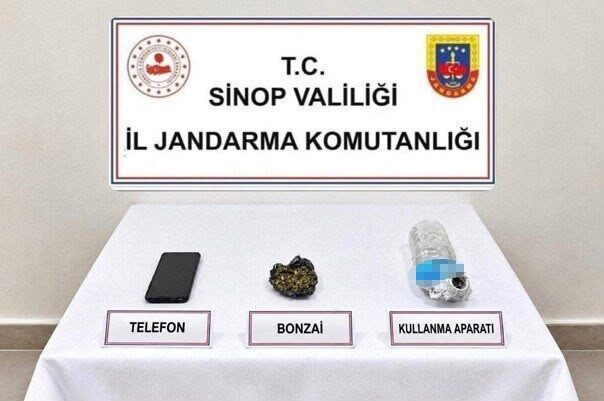 Sinop’un Boyabat ve Durağan ilçelerinde jandarma ekipleri tarafından uyuşturucu satıcılarına