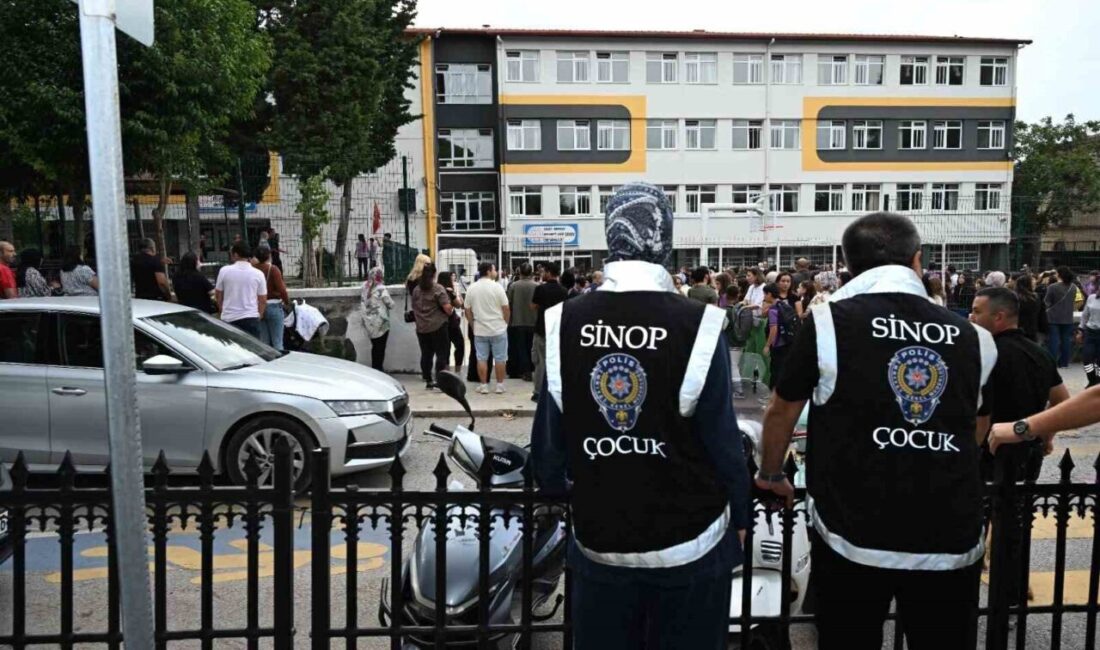 Sinop’ta, il jandarma ve emniyet ekipleri tarafından okul servisleri ve