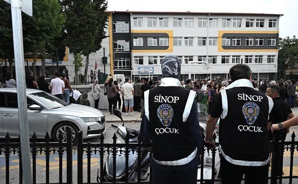 Sinop’ta okul servisleri ve okul çevrelerine yönelik denetimler artırıldı. Sinop