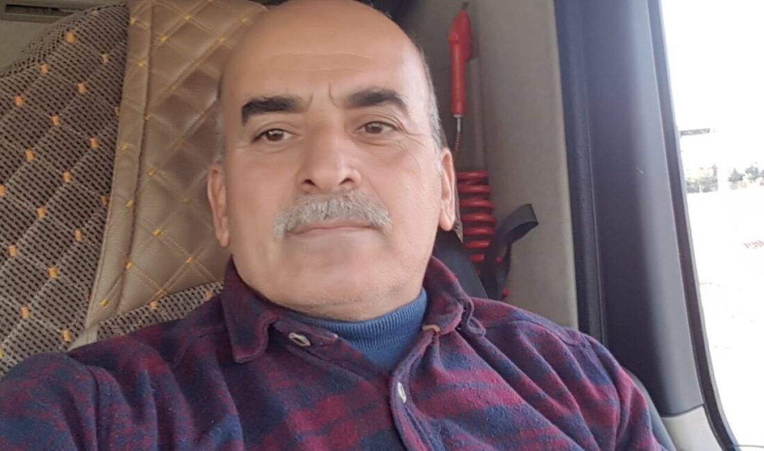 Şırnak’ın Uludere ilçesi Hilal beldesi girişinde yolcu otobüsü ile tırın