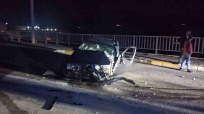 Sivas’ın Suşehri ilçesinde bir otomobil sürücüsü, elektrik direğine çarparak yaralandı.