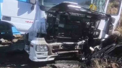 Siverek ilçesinde meydana gelen trafik kazasında, bir tır şarampole yuvarlandı