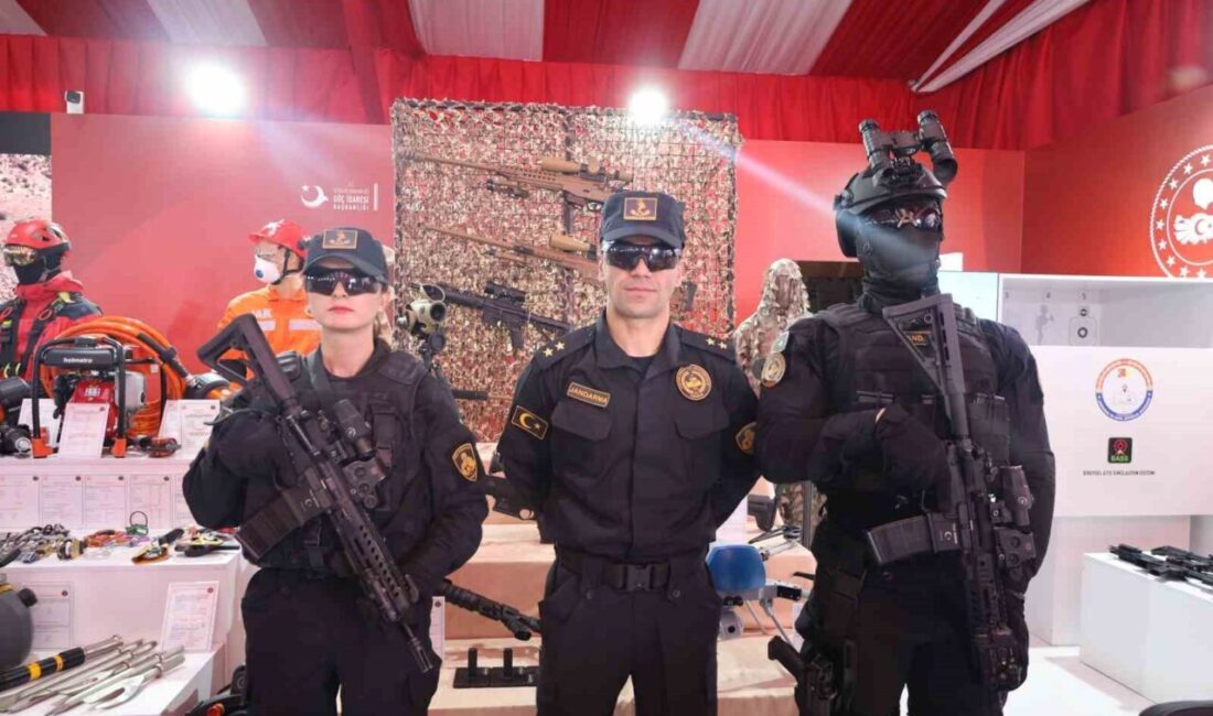 Güneydoğu’da TEKNOFEST kapsamında sergilenen JÖAK timleri, “Siyah Giyen Adamlar” olarak