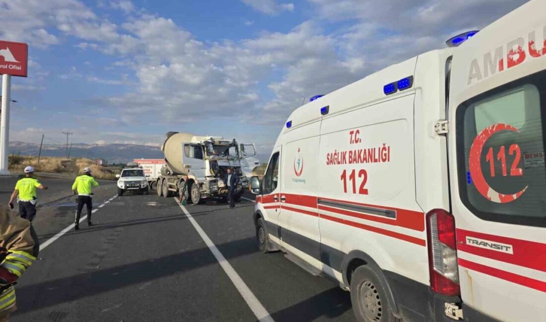 Bingöl’de meydana gelen trafik kazasında, sondaj kamyonu ile beton mikserinin