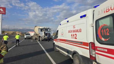 Bingöl’de meydana gelen trafik kazasında, sondaj kamyonu ile beton mikserinin