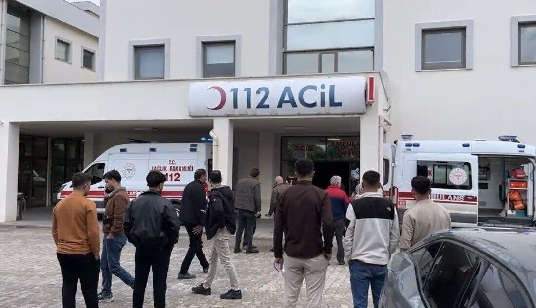 Adıyaman’ın Besni ilçesinde aşırı yağışlar nedeniyle suyla dolan inşaat alanındaki