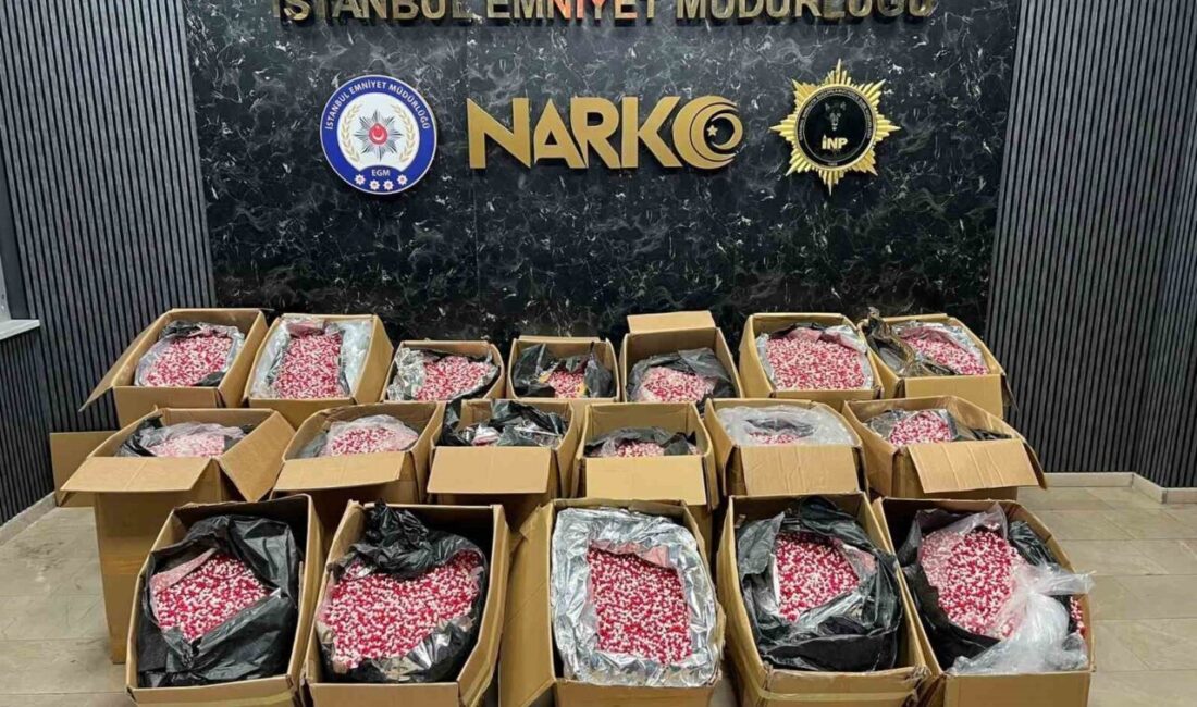 Sultanbeyli’de narkotik ekiplerinin bir araca düzenlediği operasyonda, 18 koli içerisinde