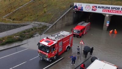 İstanbul’un Sultangazi ilçesinde, etkili olan sağanak yağış sonucu İstanbul Büyükşehir