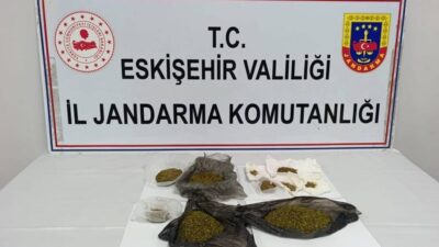 Eskişehir’de jandarma ekipleri, Odunpazarı ilçesinde gerçekleştirdikleri önleyici kolluk devriyesi sırasında