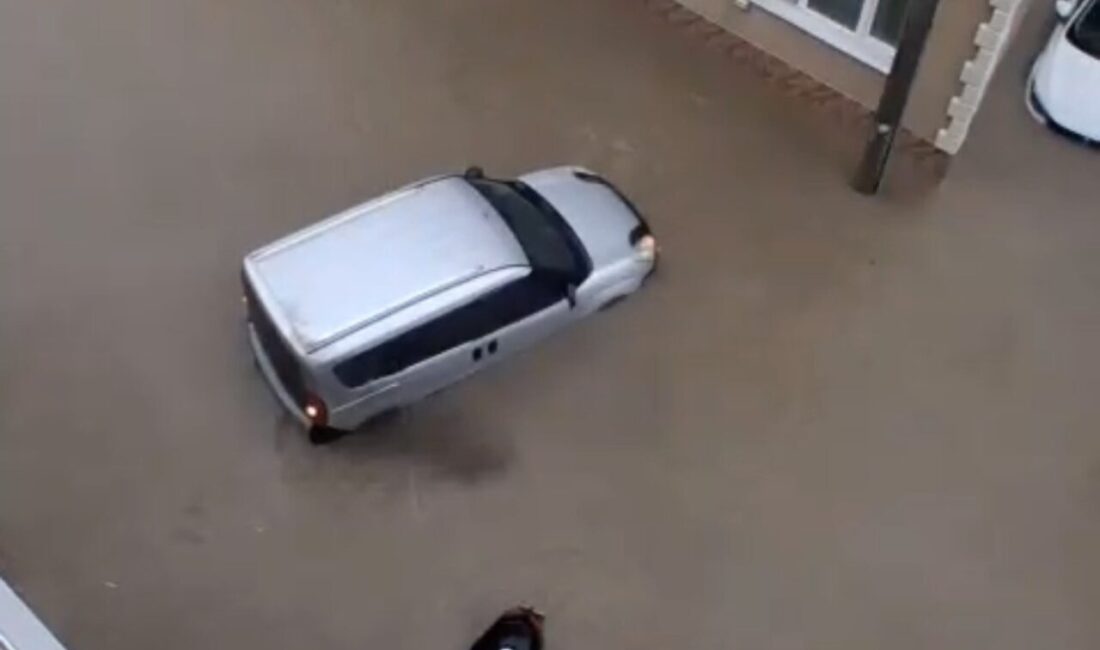 Balıkesir’in Susurluk ilçesinde ansızın bastıran şiddetli yağmur, vatandaşları hazırlıksız yakalayarak