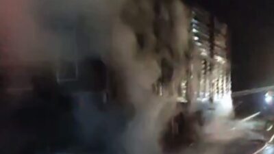 Susurluk ilçesinde, otoyolda seyir halindeki bir tırın dorsesinde çıkan yangın,