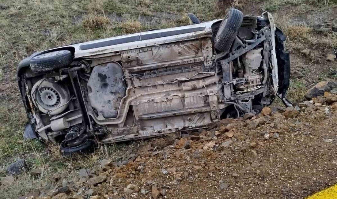 Erzurum’un Aşkale ilçesinde yağış nedeniyle kayganlaşan yolda meydana gelen bir