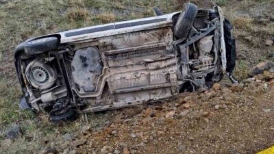 Erzurum’un Aşkale ilçesinde yağış nedeniyle kayganlaşan yolda meydana gelen bir