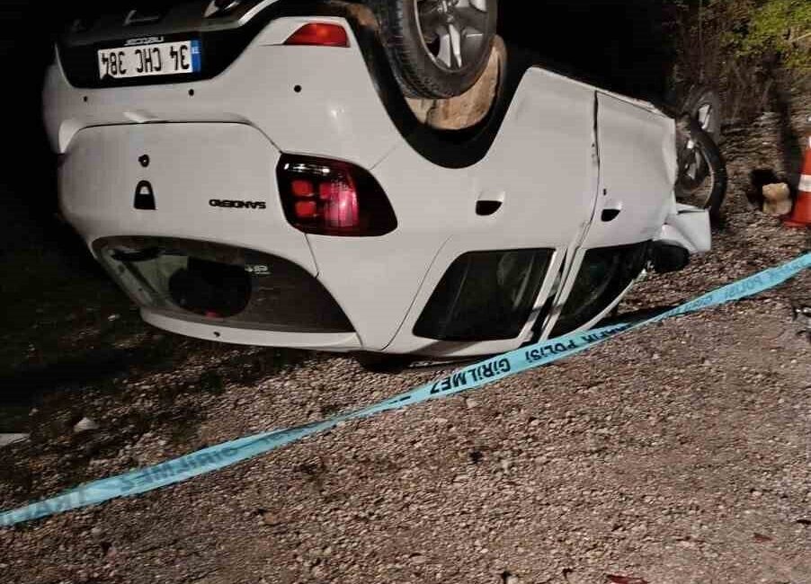 Kastamonu Seydiler ilçesinde meydana gelen bir trafik kazasında otomobil takla