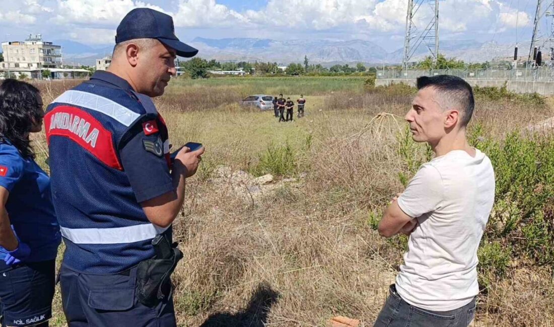 Manavgat ilçesinde bir sürücü, seyir halindeyken kontrolü kaybederek otomobilini tarlaya