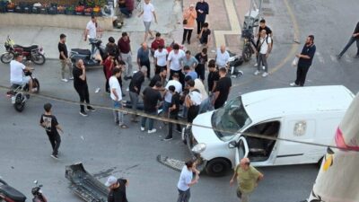 Tarsus ilçesinde meydana gelen trafik kazasında hafif ticari araç ile