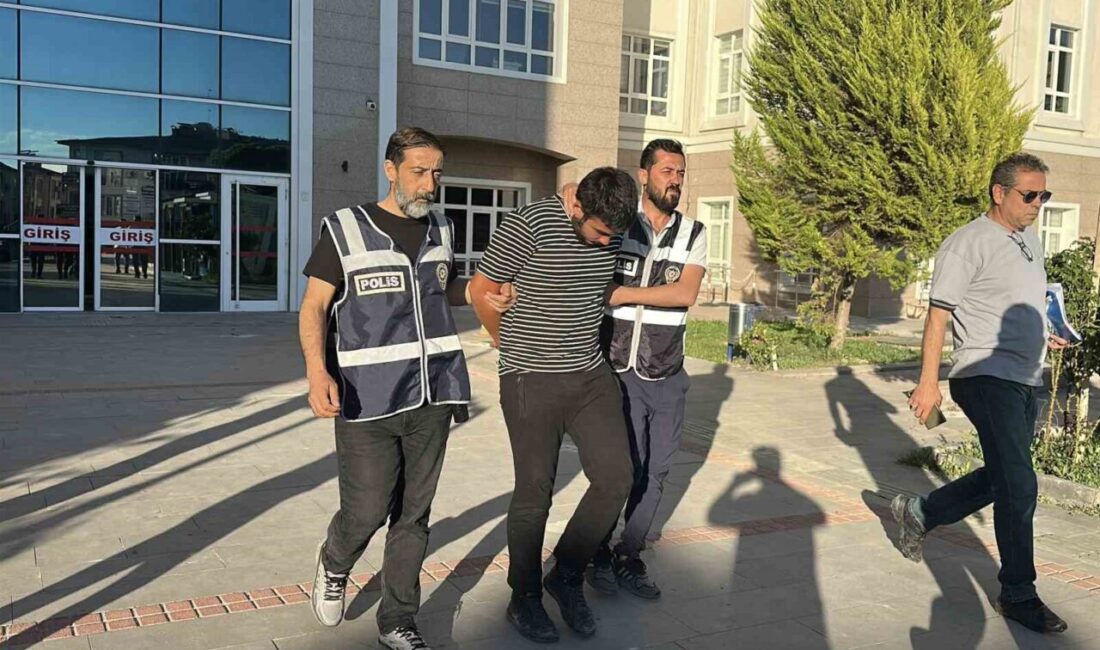 Burdur’da evine gelen 41 yaşındaki Hasan Akay’ı önce ev içerisinde