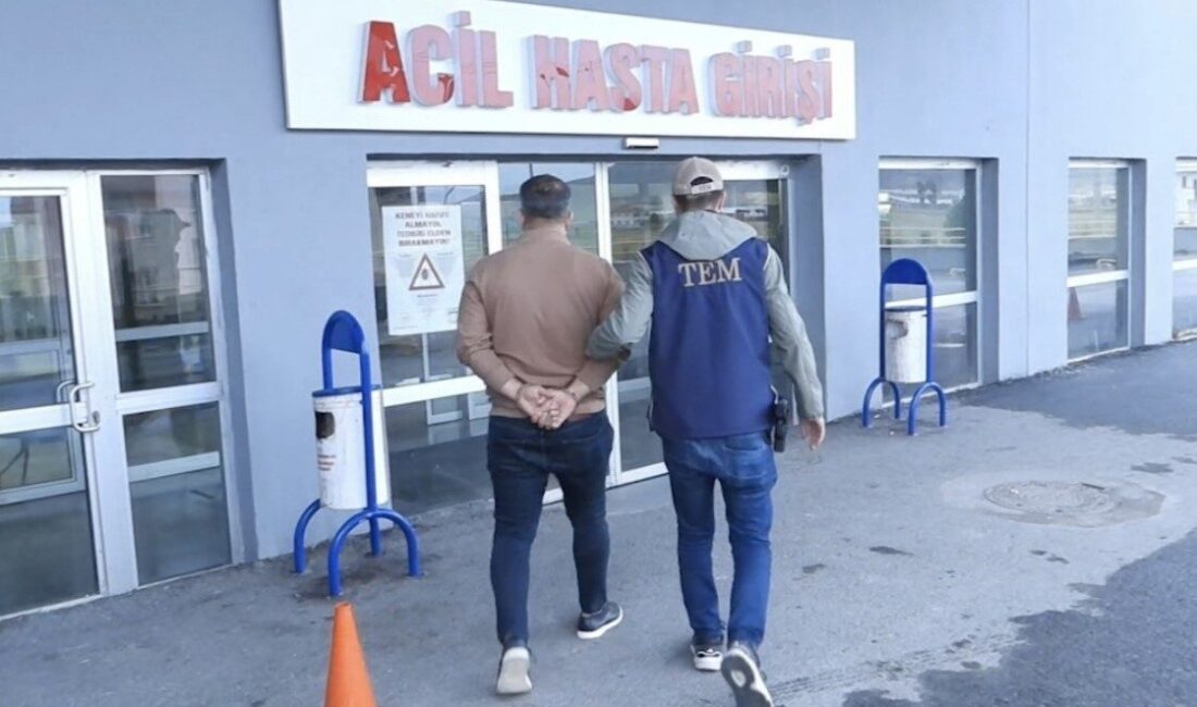 Bitlis’in Tatvan ilçesinde FETÖ’ye yönelik düzenlenen eş zamanlı operasyonda 4