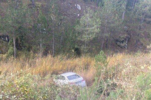 Kütahya’nın Tavşanlı ilçesinde kontrolden çıkarak dere yatağına devrilen otomobilin sürücüsü