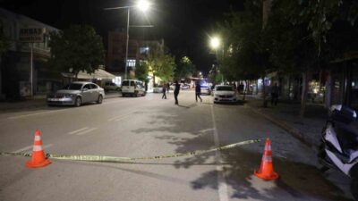 Adana’nın Kozan ilçesinde 2 kişi, husumetli oldukları şahsa ait tekel