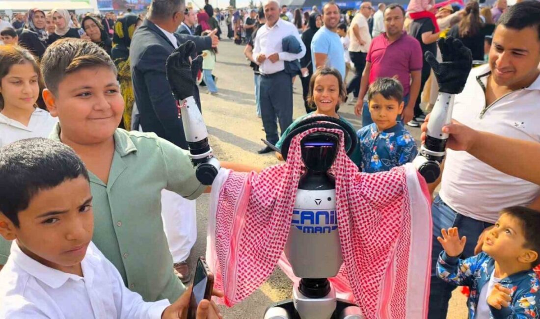 Türkiye’nin ilk insansı robotu olan CANİKMAN, TEKNOFEST Güneydoğu etkinliğinde dikkatleri