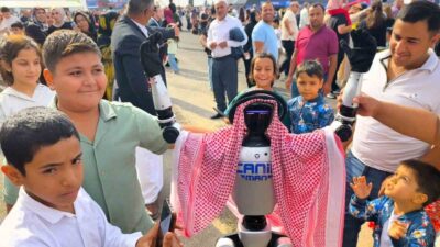 Türkiye’nin ilk insansı robotu olan CANİKMAN, TEKNOFEST Güneydoğu etkinliğinde dikkatleri