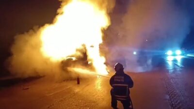 Ceyhan ilçesindeki bir tır, gece saatlerinde Esentepe Mahallesi’nde meydana gelen