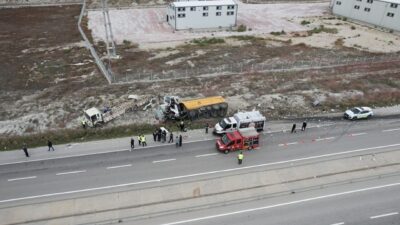Konya’da tırın demir yüklü kamyona çarpması sonucu meydana gelen trafik