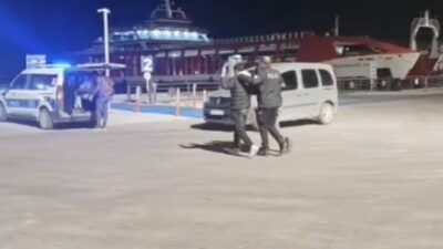 Çanakkale’nin Gelibolu ilçesinde, TIR dorsesine gizlenerek yurt dışına kaçmaya çalışan
